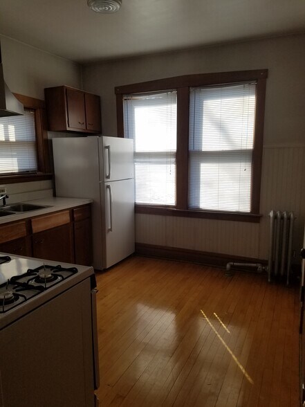 More Photos Of 1942 Elmwood Ave, Berwyn Apartments For Sale