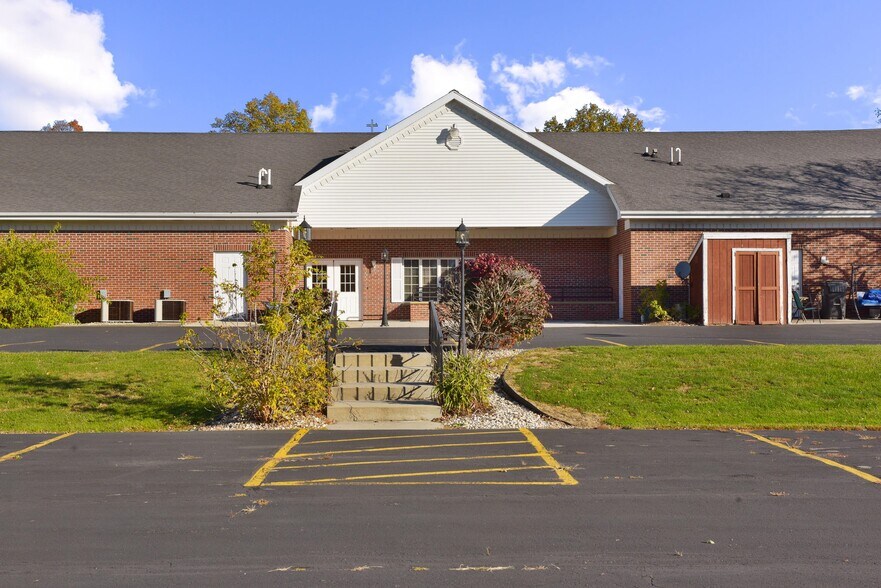 More Photos Of N168W20135 Main St, Jackson Funeral Home For Sale