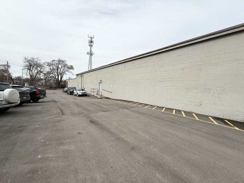 More Photos Of 2139 Kalamazoo Ave SE, Grand Rapids Warehouse For Sale