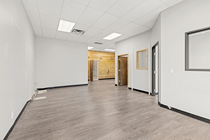 More Photos Of 275 Waneka Pky, Lafayette Freestanding For Lease