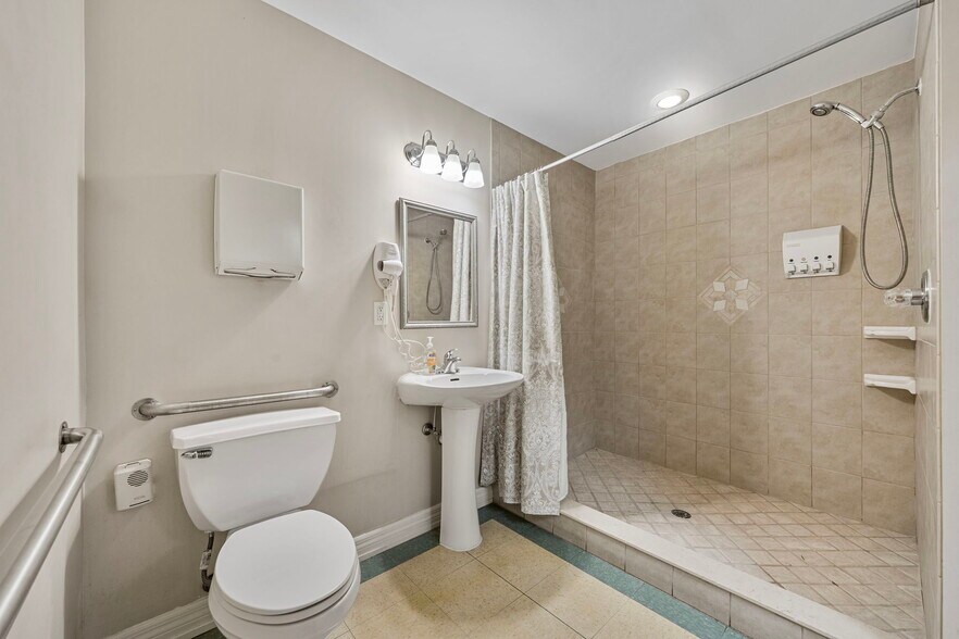 More Photos Of 14522 University Point Pl, Tampa Medical For Sale