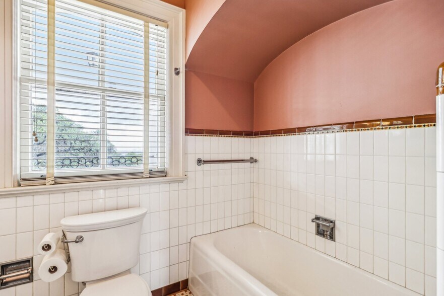 More Photos Of 7735 Mocking Bird Ln, San Antonio Lodge Meeting Hall For Sale