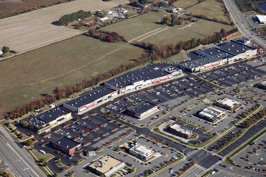 Primary Photo Of 1541 Carl D. Silver Pky, Fredericksburg Freestanding For Lease