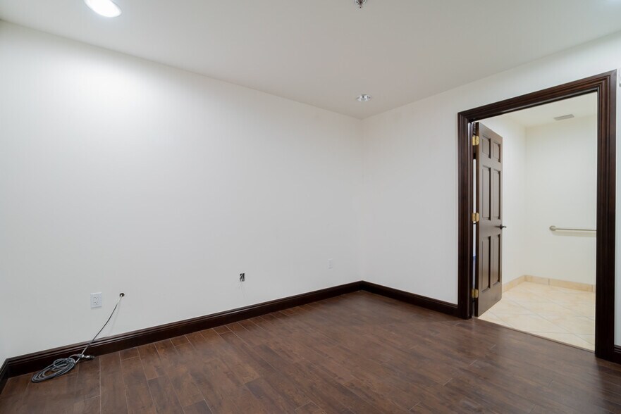 More Photos Of 679 NW Enterprise Dr, Port Saint Lucie Light Distribution For Sale