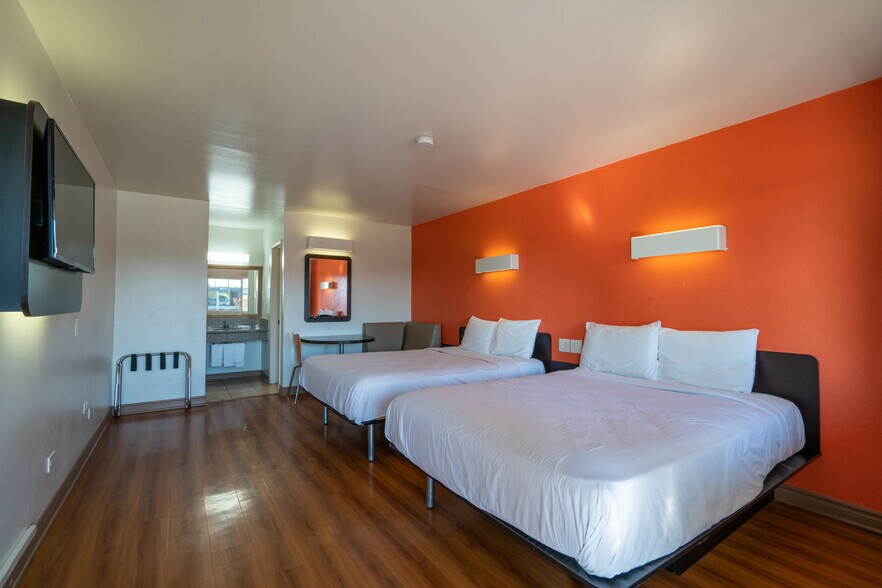 More Photos Of 840 S Indian Hill Blvd, Claremont Hotel For Sale