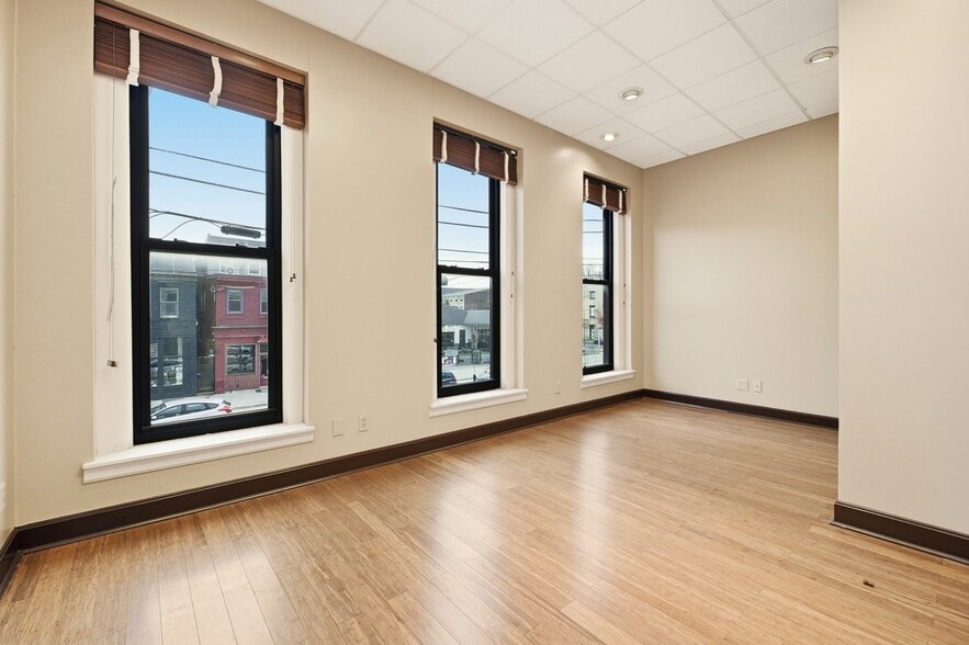 More Photos Of 713 E Market St, Louisville Office Residential For Sale