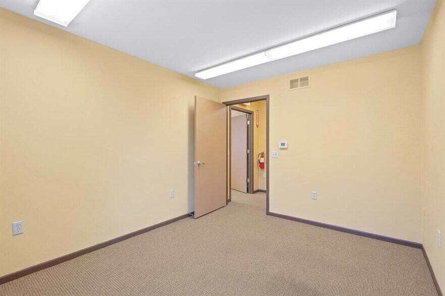 More Photos Of 2131 Calumet Dr, New Holstein Medical For Lease