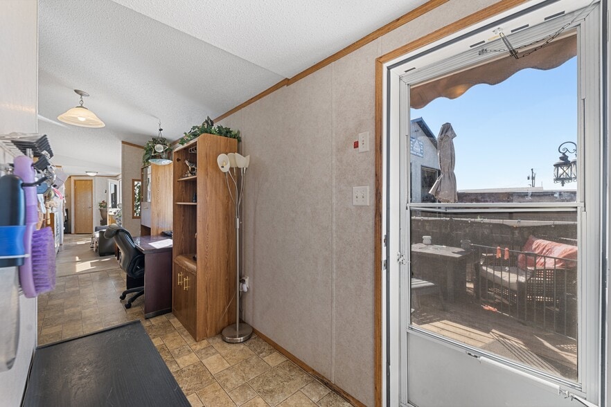 More Photos Of 81 Barstow St, Carseland Auto Repair For Sale