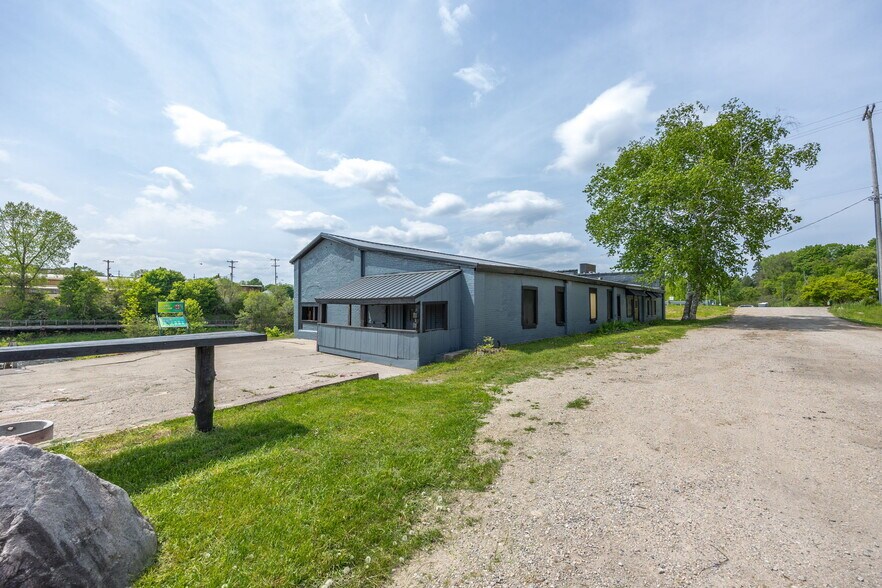 More Photos Of 226 Baldwin St, Big Rapids Light Distribution For Sale