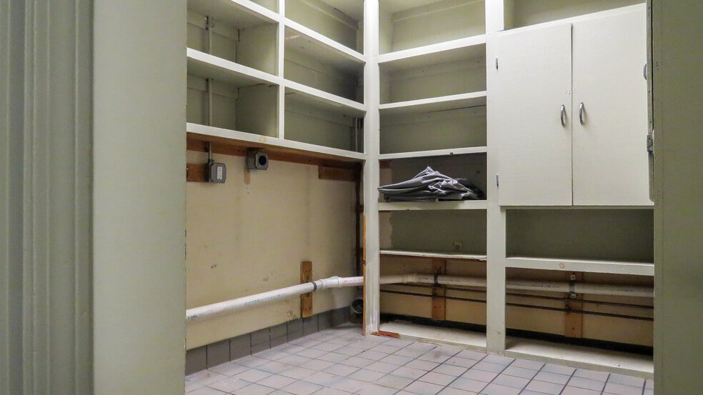 More Photos Of 2626 Brown Ave, Manchester Unknown For Lease