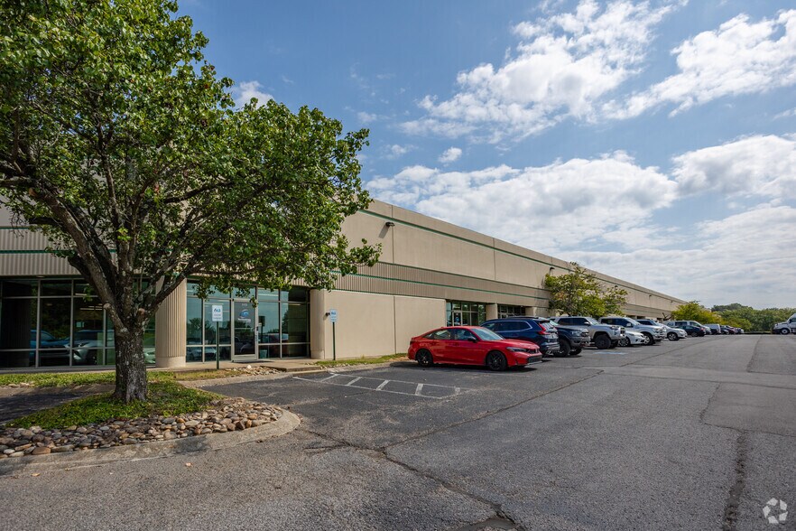 More Photos Of 900-919 Airpark Center Dr, Nashville Distribution For Lease