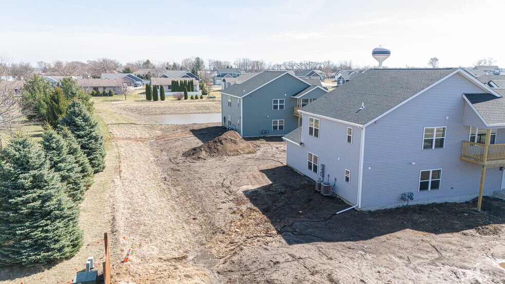 More Photos Of 68 E Ash Ln, Milton Multifamily For Sale