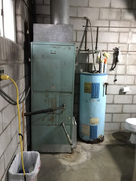 More Photos Of 311 Monroe St, Highland Warehouse For Sale