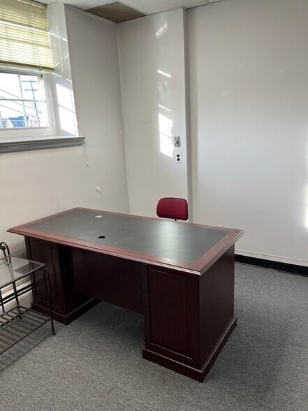 More Photos Of 1150 Old York Rd, Abington Township Office For Lease