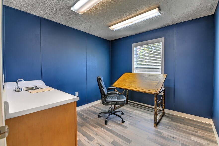More Photos Of 819 Industrial Rd, Centerville Manufacturing For Sale