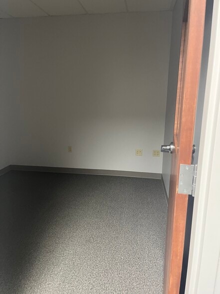 More Photos Of 202 1st St SE, Mason City Office For Lease