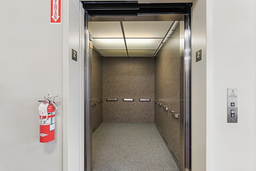 More Photos Of 319 Auburn St, Newton Medical For Lease