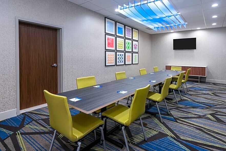 More Photos Of 5007 Highway 6, Missouri City Hotel For Sale