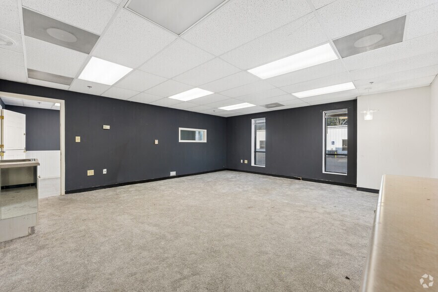 More Photos Of 1445 Cleveland Ave, East Point Showroom For Sale