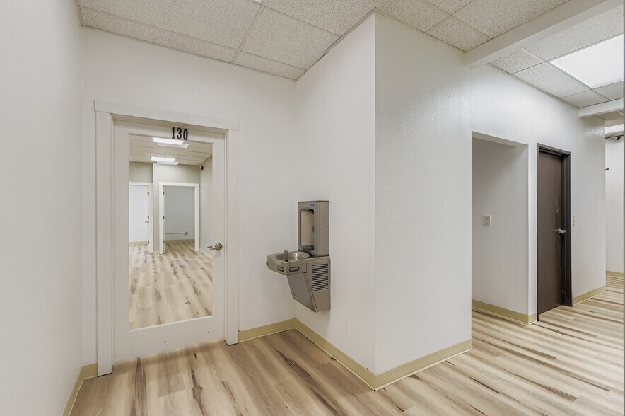 More Photos Of 19600 E Parker Square Dr, Parker Office For Lease