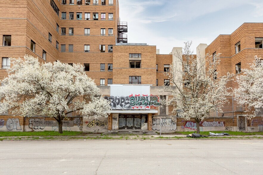 More Photos Of 200 Highland St, Highland Park Hospital For Sale