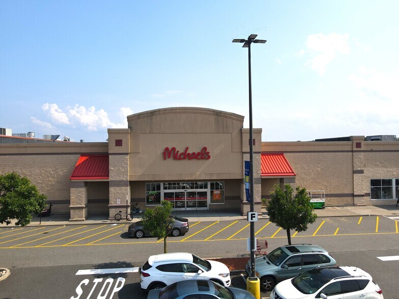 More Photos Of 617-701 W Edgar Rd, Linden Unknown For Lease