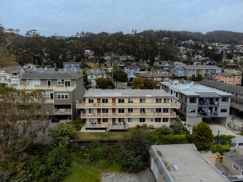 More Photos Of 510 Avenue Alhambra, Half Moon Bay Apartments For Sale