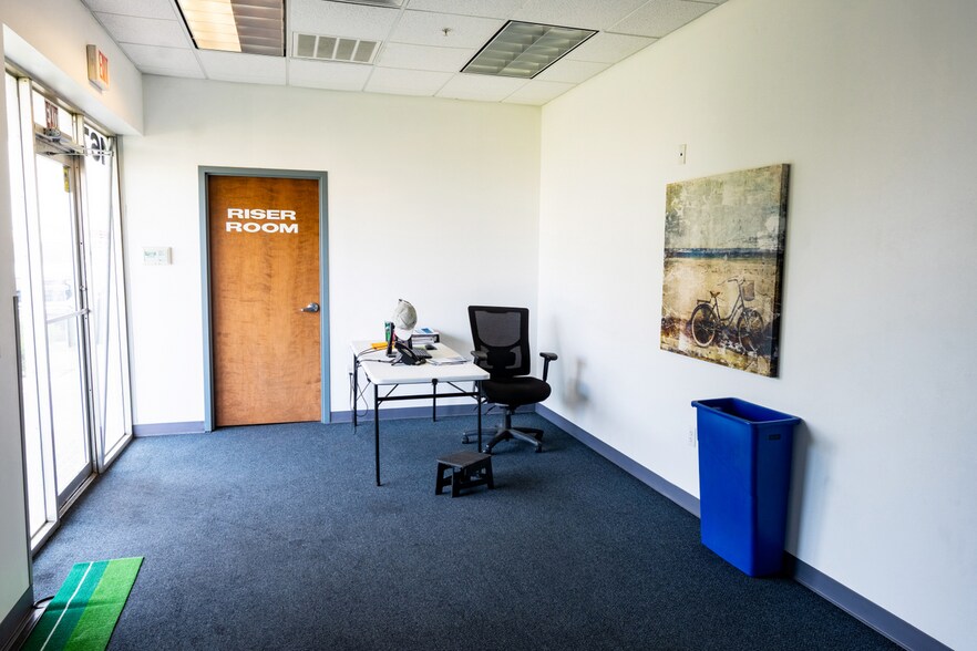 More Photos Of 167 Sentry Dr, Mansfield Warehouse For Lease