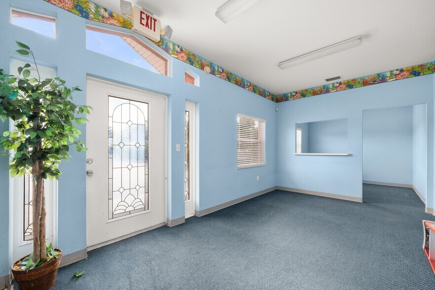 More Photos Of 401 W Interlake Blvd, Lake Placid Office For Sale