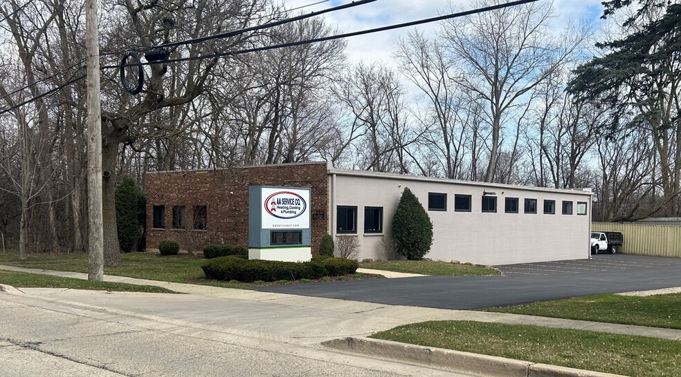 Primary Photo Of 624 2nd St, Libertyville Warehouse For Lease