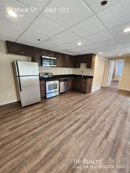 More Photos Of 82 Main St, East Hampton Apartments For Lease