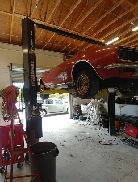 More Photos Of 1742 Canova St SE, Palm Bay Auto Repair For Sale