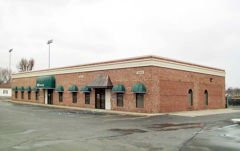 Primary Photo Of 30655-30657 Hoover Rd, Warren Medical For Lease