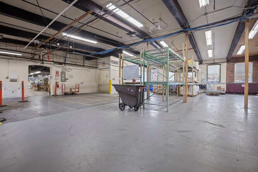 More Photos Of 1 Riverside Way, Wilton Warehouse For Lease