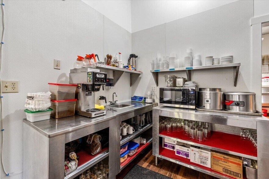 More Photos Of 315 Main St, Ferndale Hotel For Sale