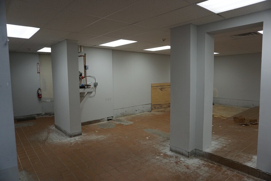 More Photos Of 409 Washington St, Weymouth Restaurant For Lease