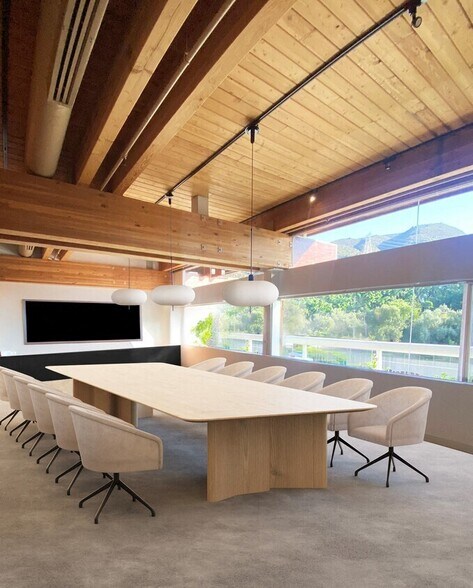 More Photos Of 4444 W Lakeside Dr, Burbank Loft Creative Space For Lease