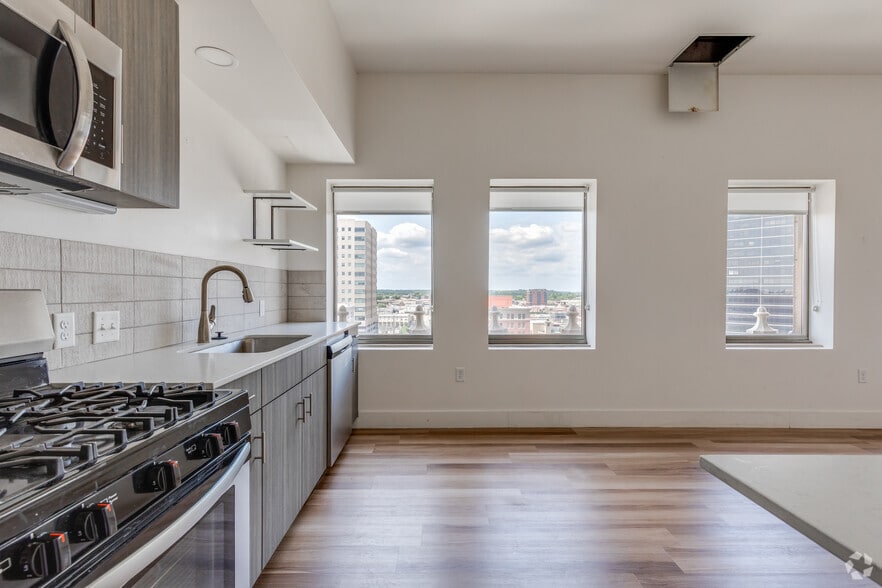 More Photos Of 403 S Cheyenne Ave, Tulsa Apartments For Lease
