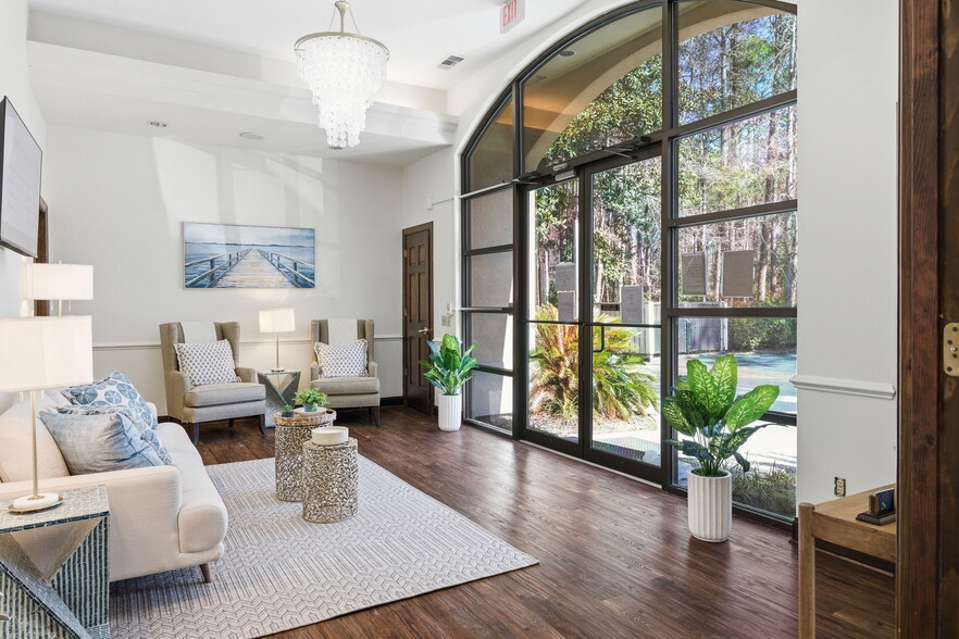 More Photos Of 70 N Main St, Hilton Head Island Office For Sale