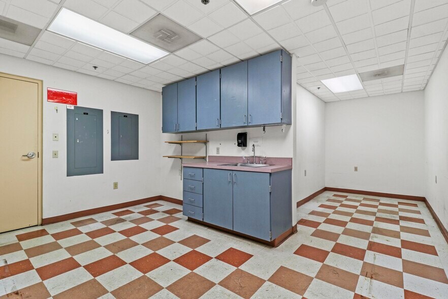 More Photos Of 315 Northampton St, Kingston Industrial For Sale