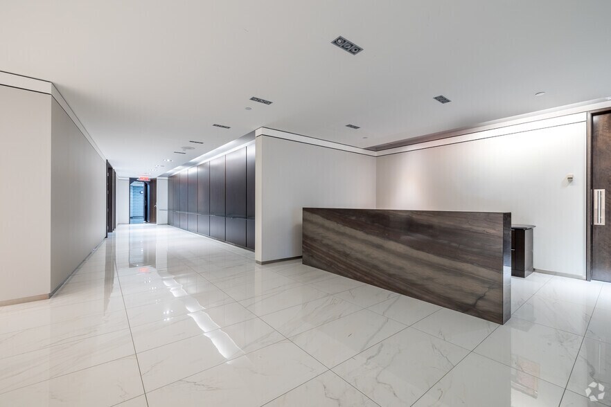 More Photos Of 1555 Rue Peel, Montréal Office For Lease