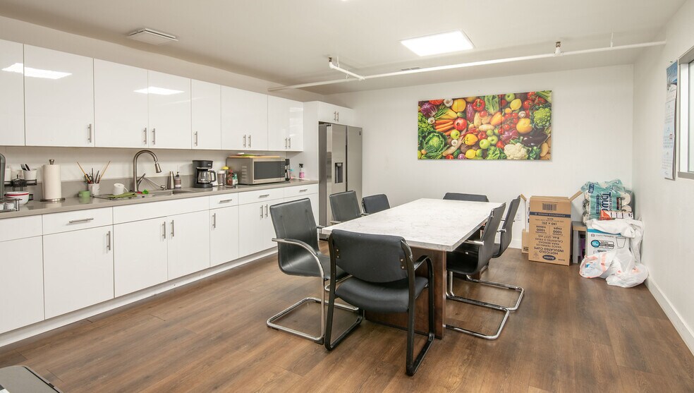 More Photos Of 800-808 E 29th St, Los Angeles Warehouse For Sale