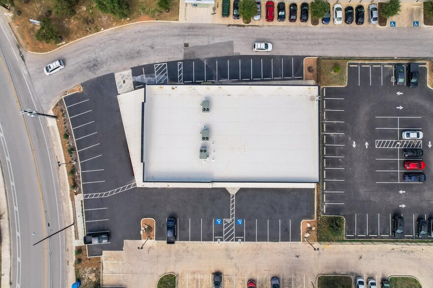 More Photos Of 15622 Chase Hill Blvd, San Antonio Freestanding For Lease
