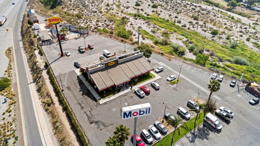 More Photos Of 16401 Delone St, Santa Clarita Restaurant For Lease