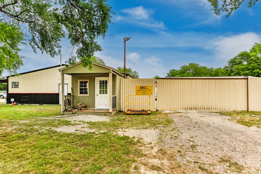 More Photos Of 59 Shawnee Trl, Whitesboro Showroom For Sale