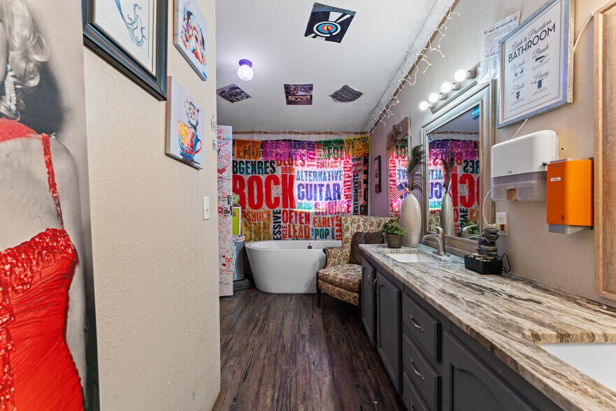 More Photos Of 33855 Blanco Rd, Bulverde Bar For Sale