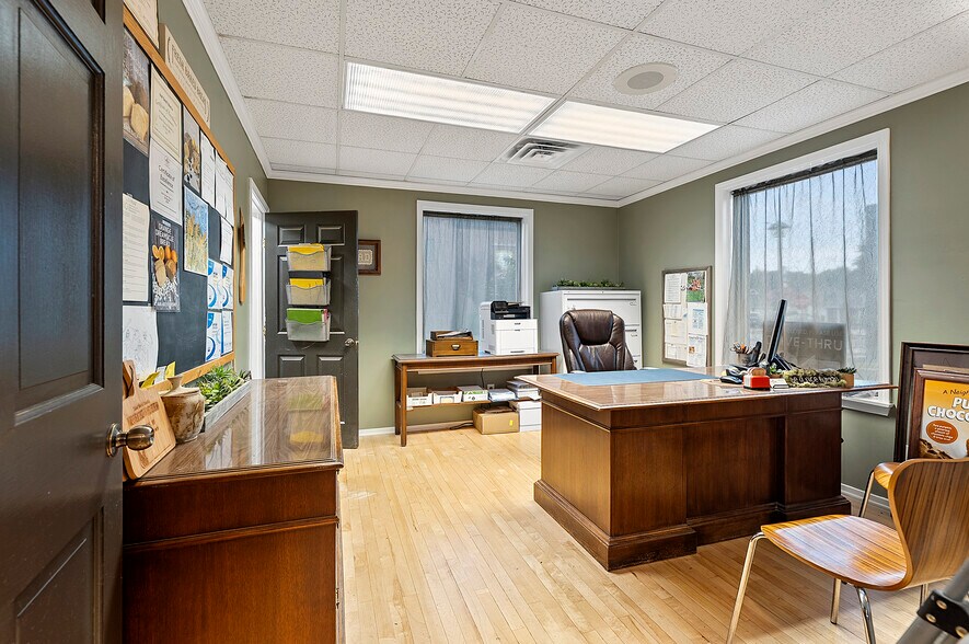 More Photos Of 802 George St, De Pere Freestanding For Sale