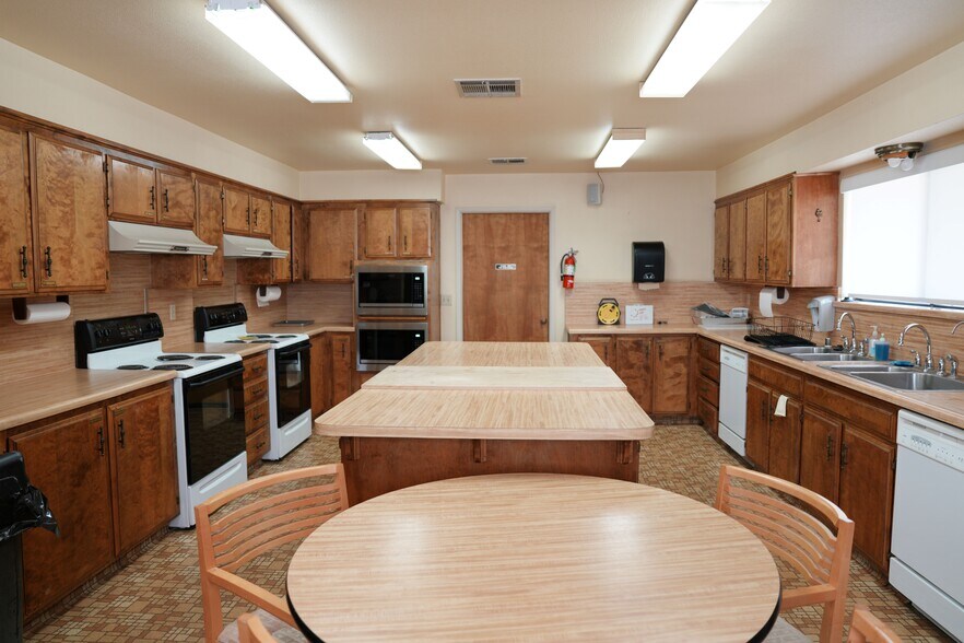 More Photos Of 1135 E Alluvial Ave, Fresno Religious Facility For Lease