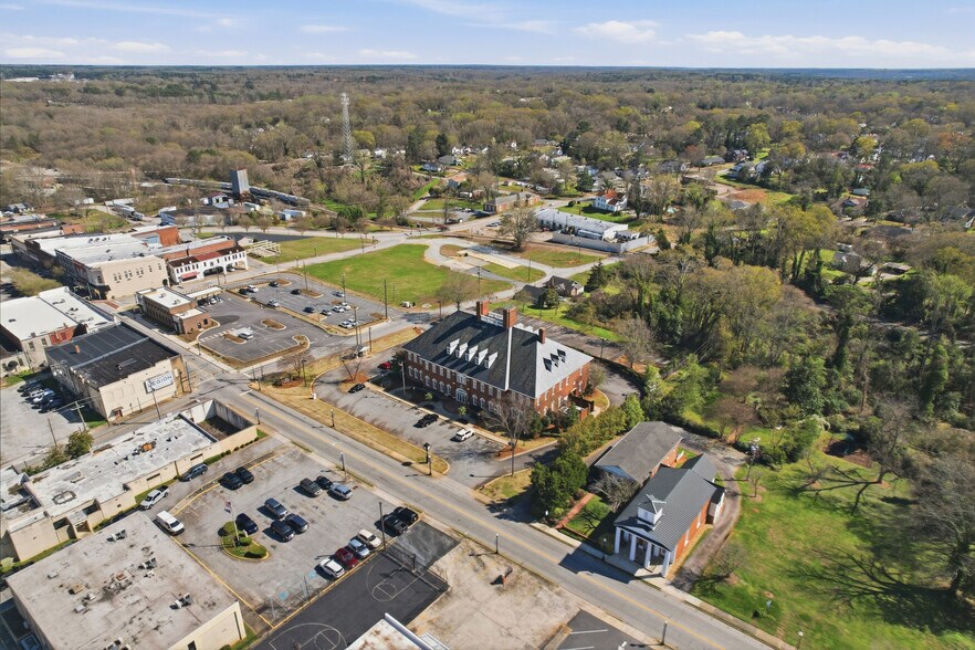 More Photos Of 201 W Main St, Laurens Medical For Lease