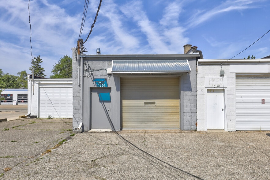 More Photos Of 24354 John R Rd, Hazel Park Flex For Lease